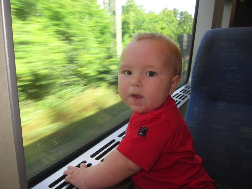 På tåget, i rasande fart på väg mot Floby